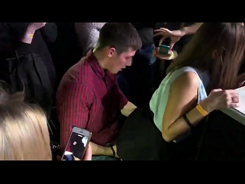 ❤️ Ubulili bangempela ku-nightclub yaseRussia. Intombazane yaseRussia eneminyaka engu-18 ubudala ingene endunu nasesithweni sangasese e-nightclub Ividiyo yocansi ku-zu.hentai-for.ru ️❤